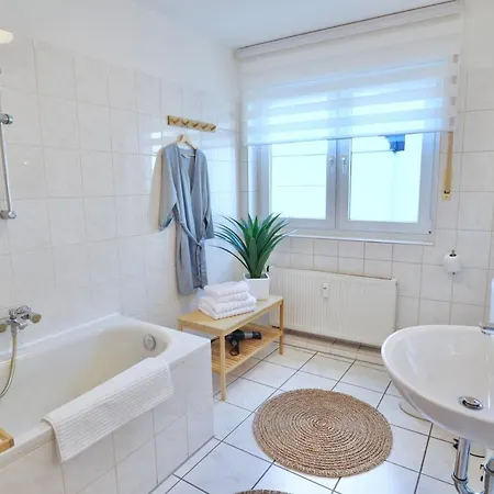 Timeless Apartment: Free Parking + Balcony + Netflix Apartment