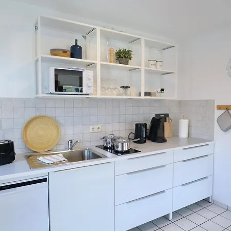 Timeless Apartment: Free Parking + Balcony + Netflix